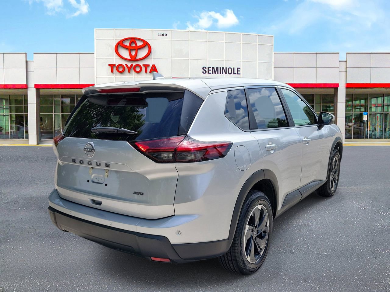 Used 2025 Nissan Rogue SV AWD/4WD image 3