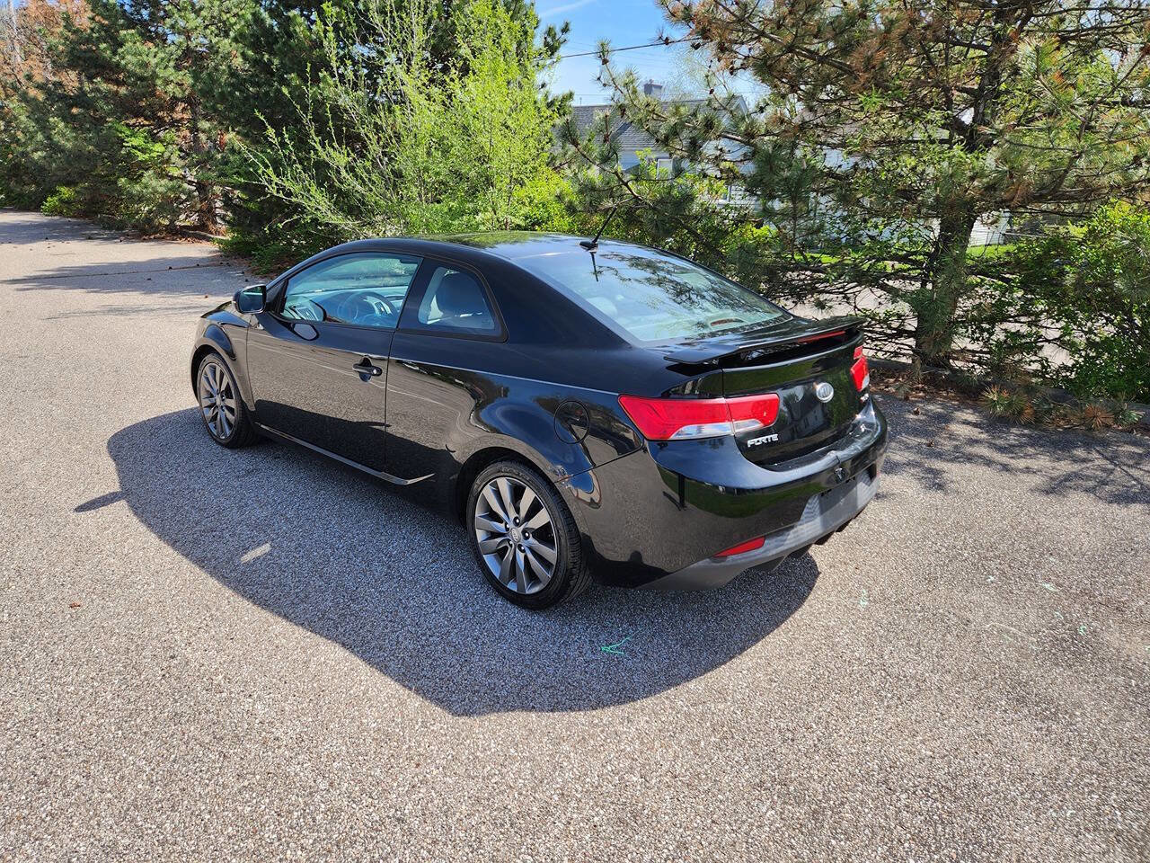 Used 2011 Kia Forte Koup SX w/ Leather Pkg FWD image 13