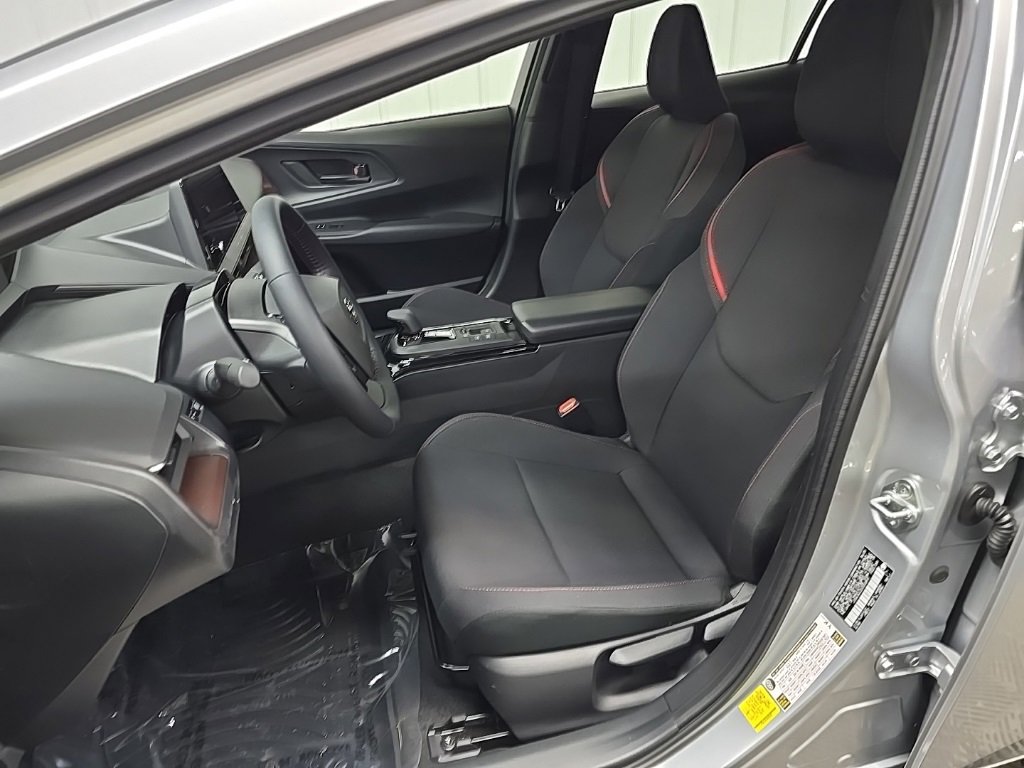 Used 2025 Toyota Prius Plug-In Hybrid image 30