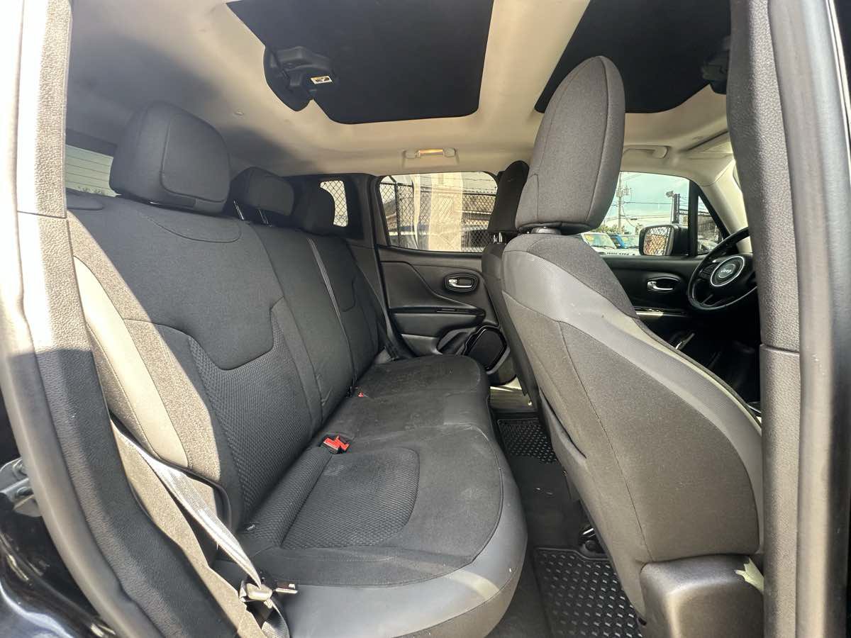 Used 2019 Jeep Renegade Altitude w/ Quick Order Package 2XM AWD/4WD image 32