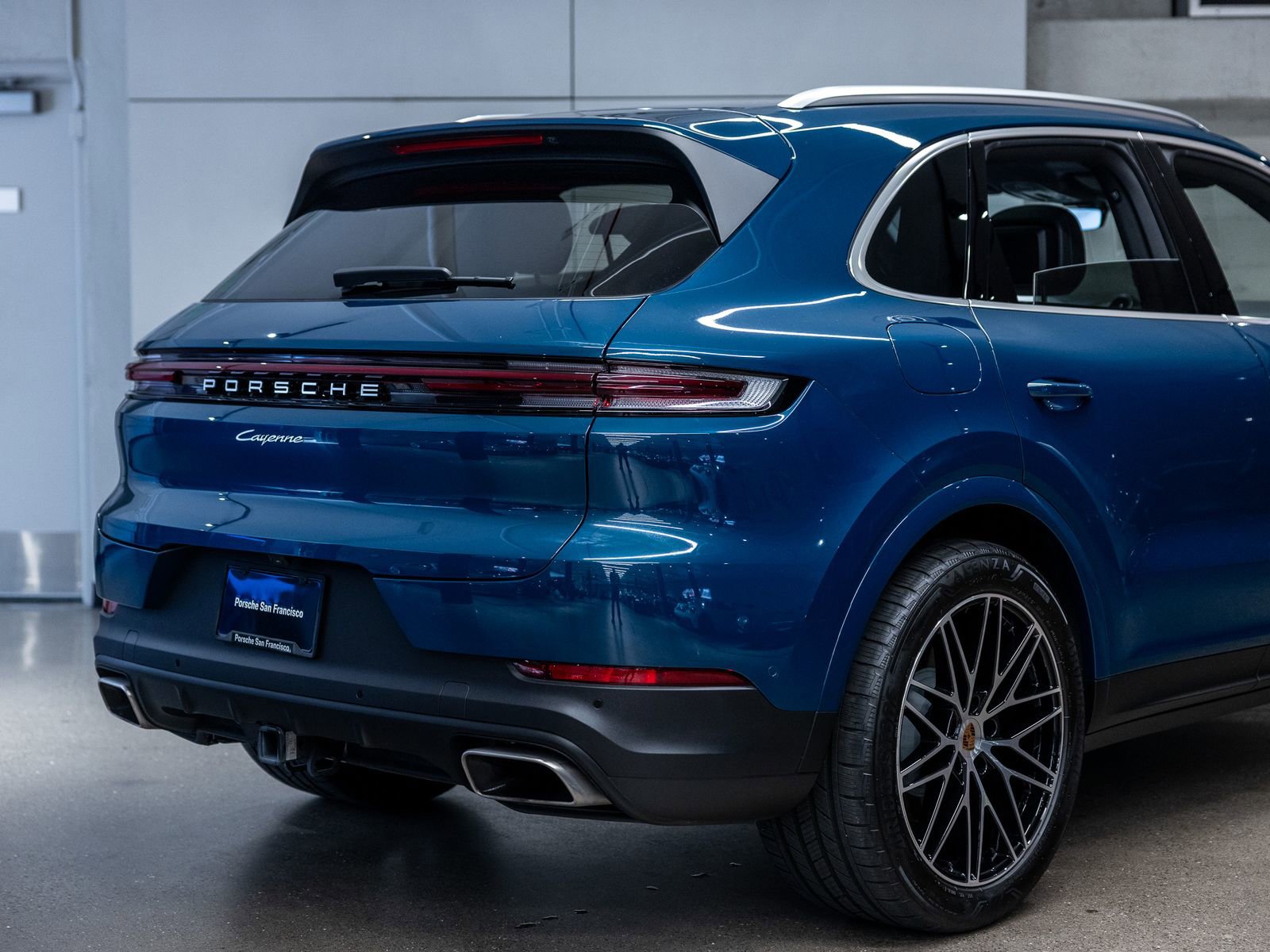 Certified 2025 Porsche Cayenne AWD/4WD image 26