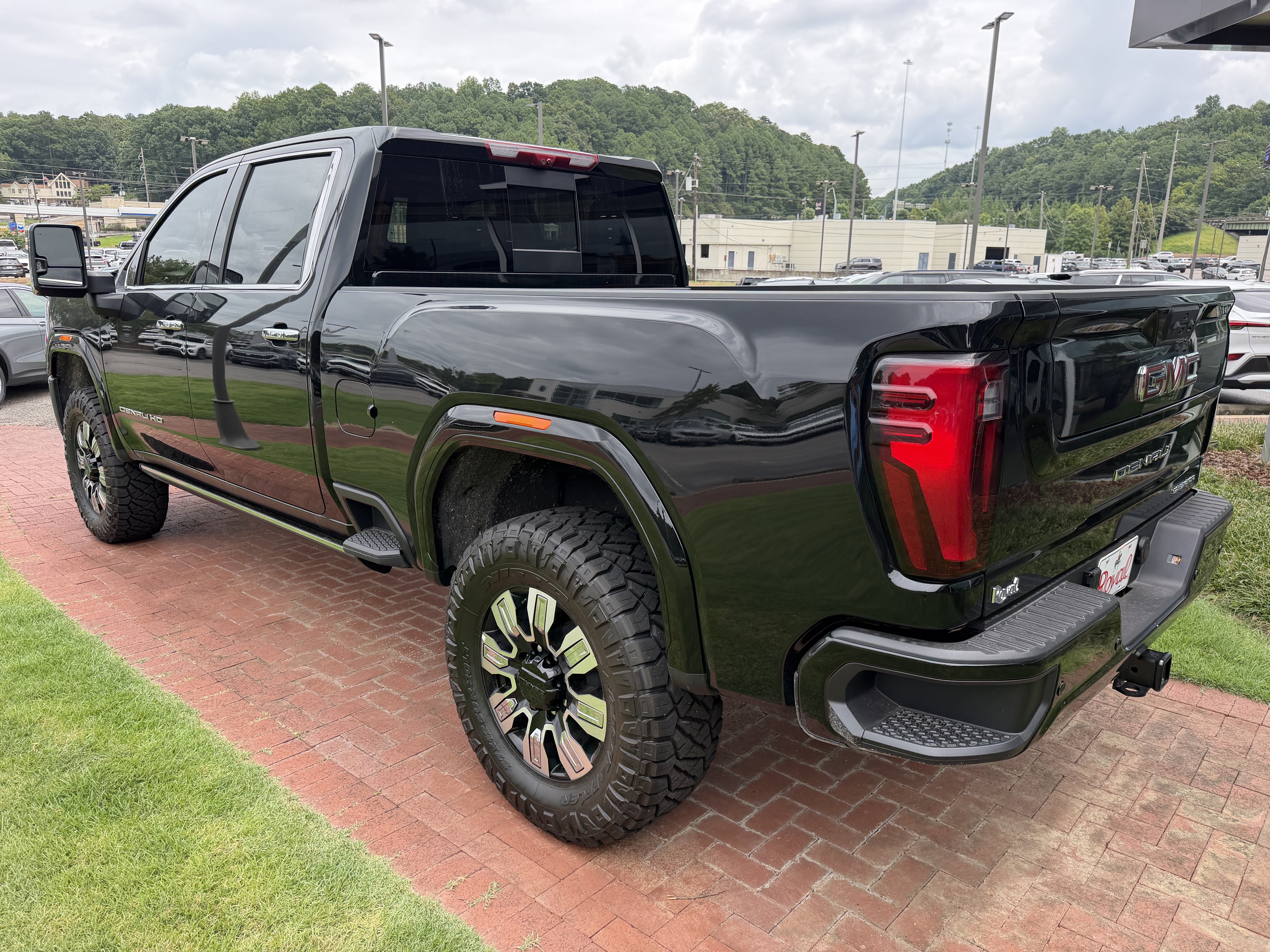 New 2026 GMC Sierra 2500 Denali w/ Denali Reserve Package AWD/4WD image 7