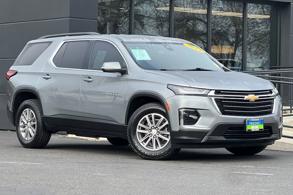 Used 2023 Chevrolet Traverse LT image 3