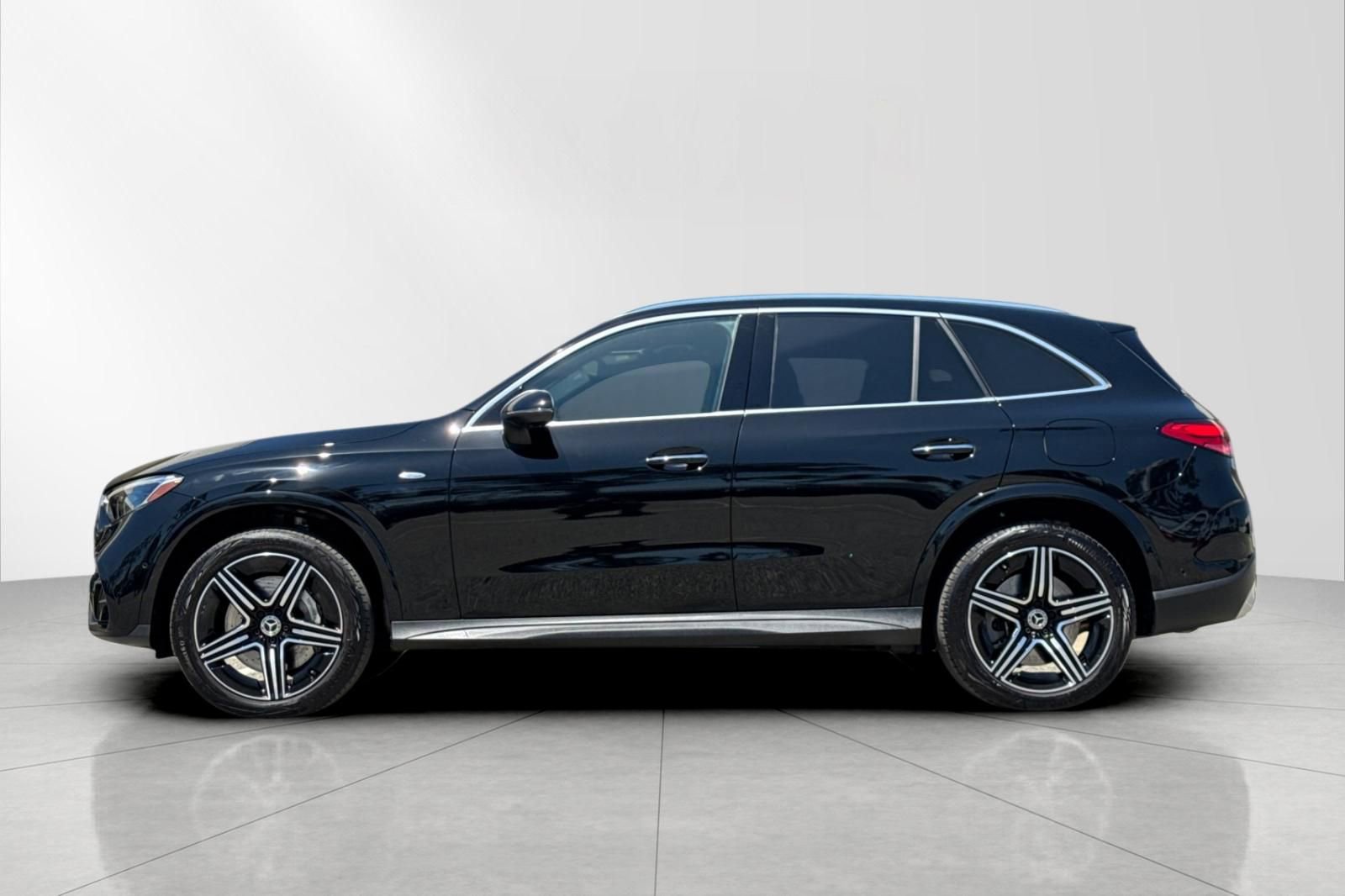 Used 2025 Mercedes-Benz GLC 350e 4MATIC image 6
