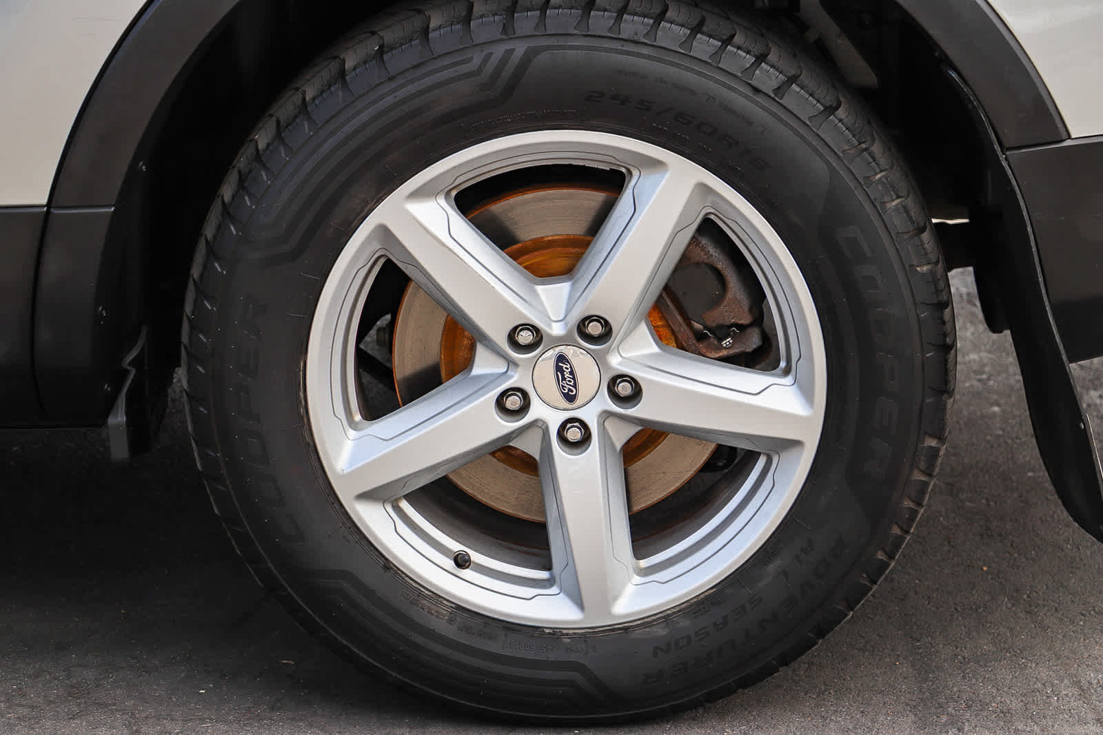 Used 2016 Ford Explorer XLT w/ Equipment Group 202A AWD/4WD image 12