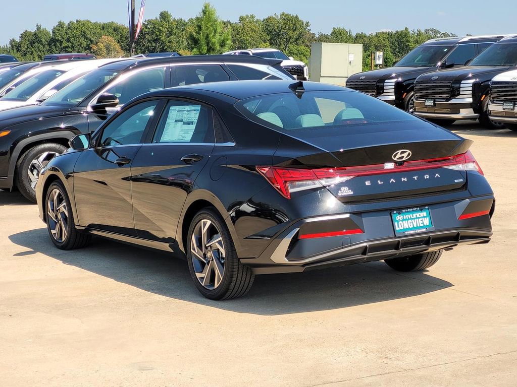 New 2025 Hyundai Elantra Limited FWD image 3
