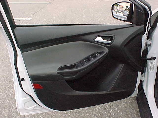 Used 2013 Ford Focus SE w/ Interior Protection Pkg FWD image 18