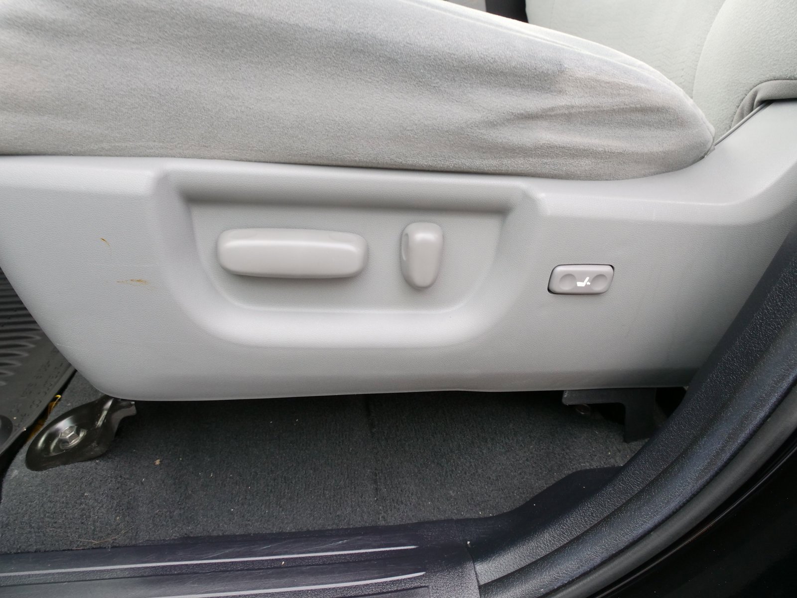 Used 2022 Toyota Sequoia SR5 image 17