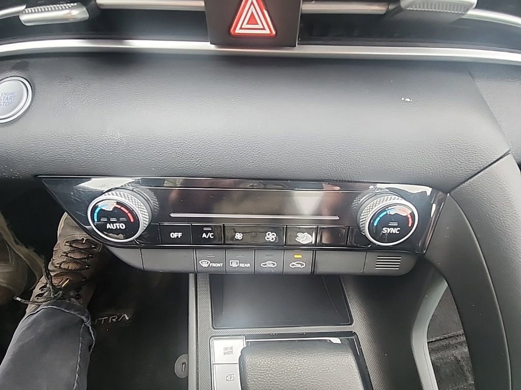 Certified 2023 Hyundai Elantra SEL image 18