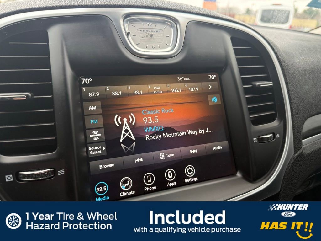 Used 2020 Chrysler 300 Touring w/ Sport Appearance Package image 10