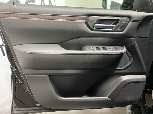 New 2025 Nissan Armada SL w/ Captain's Chari Seat Package AWD/4WD image 15
