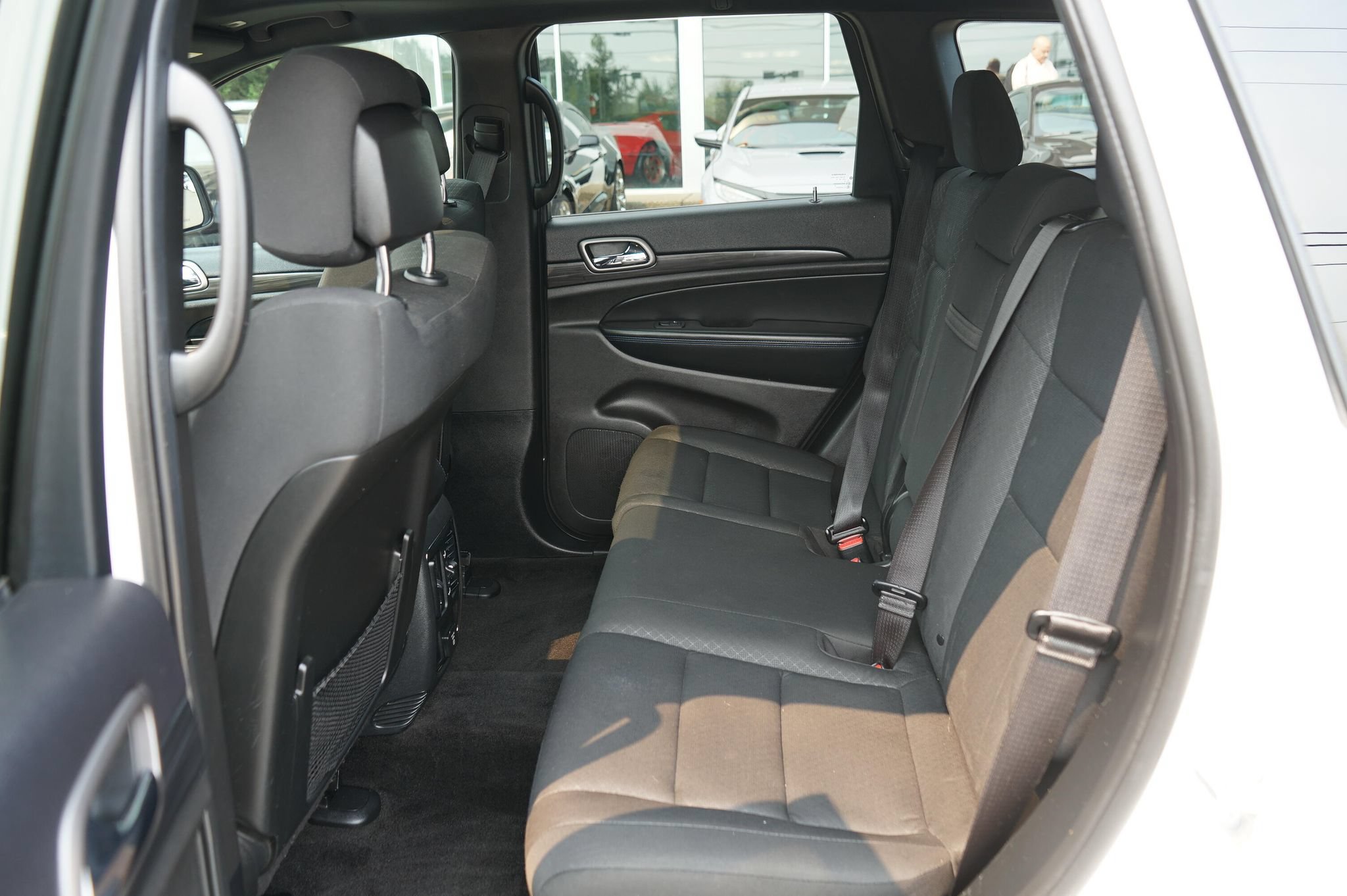 Used 2019 Jeep Grand Cherokee Laredo AWD/4WD image 16