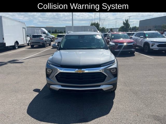 Used 2025 Chevrolet TrailBlazer LT AWD/4WD image 2