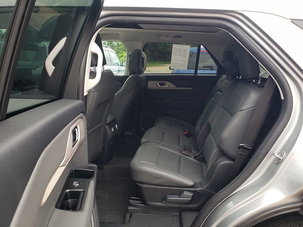 Used 2025 Ford Explorer Active w/ Active Comfort Package AWD/4WD image 11