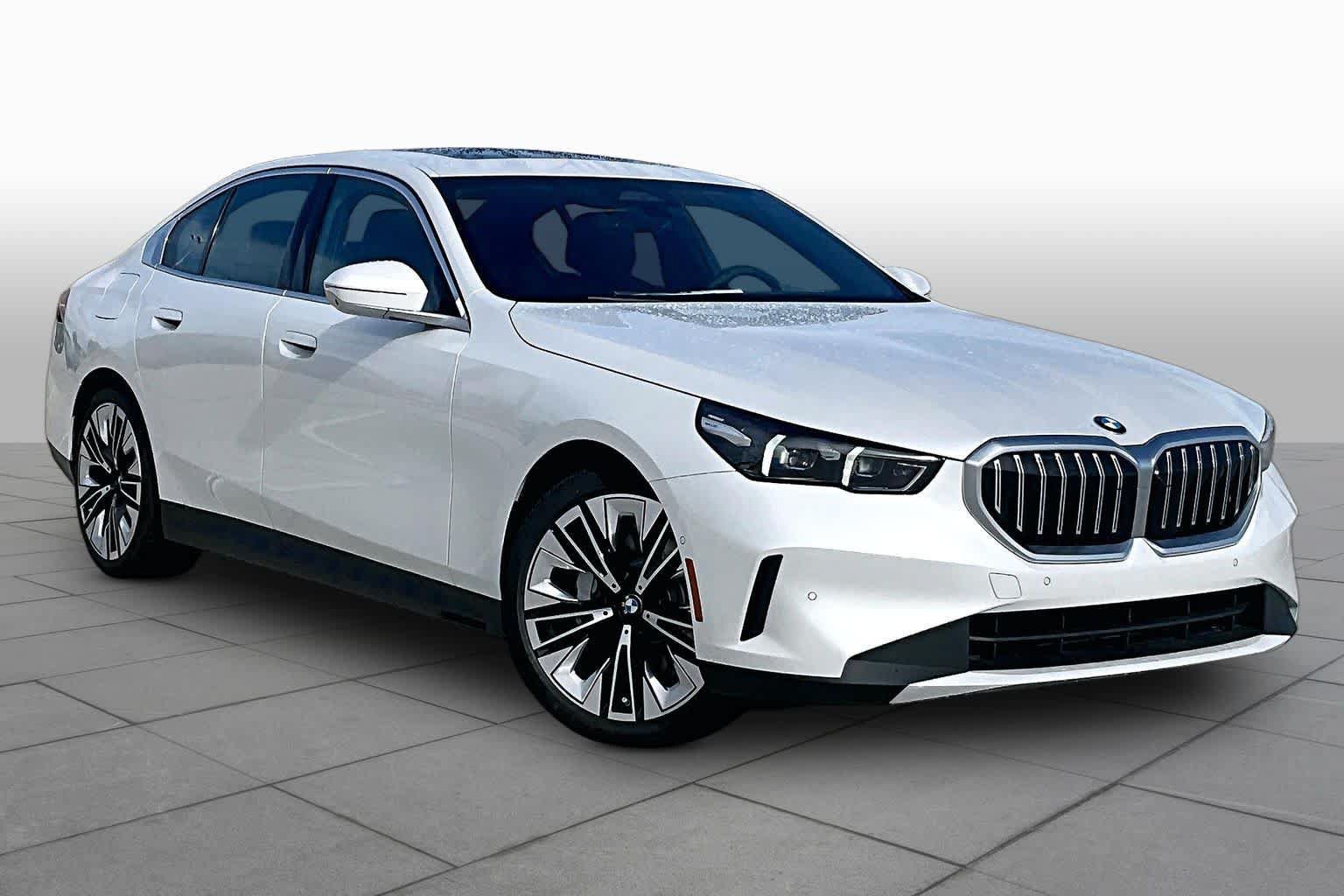 Used 2027 BMW 530i w/ Premium Package RWD image 2