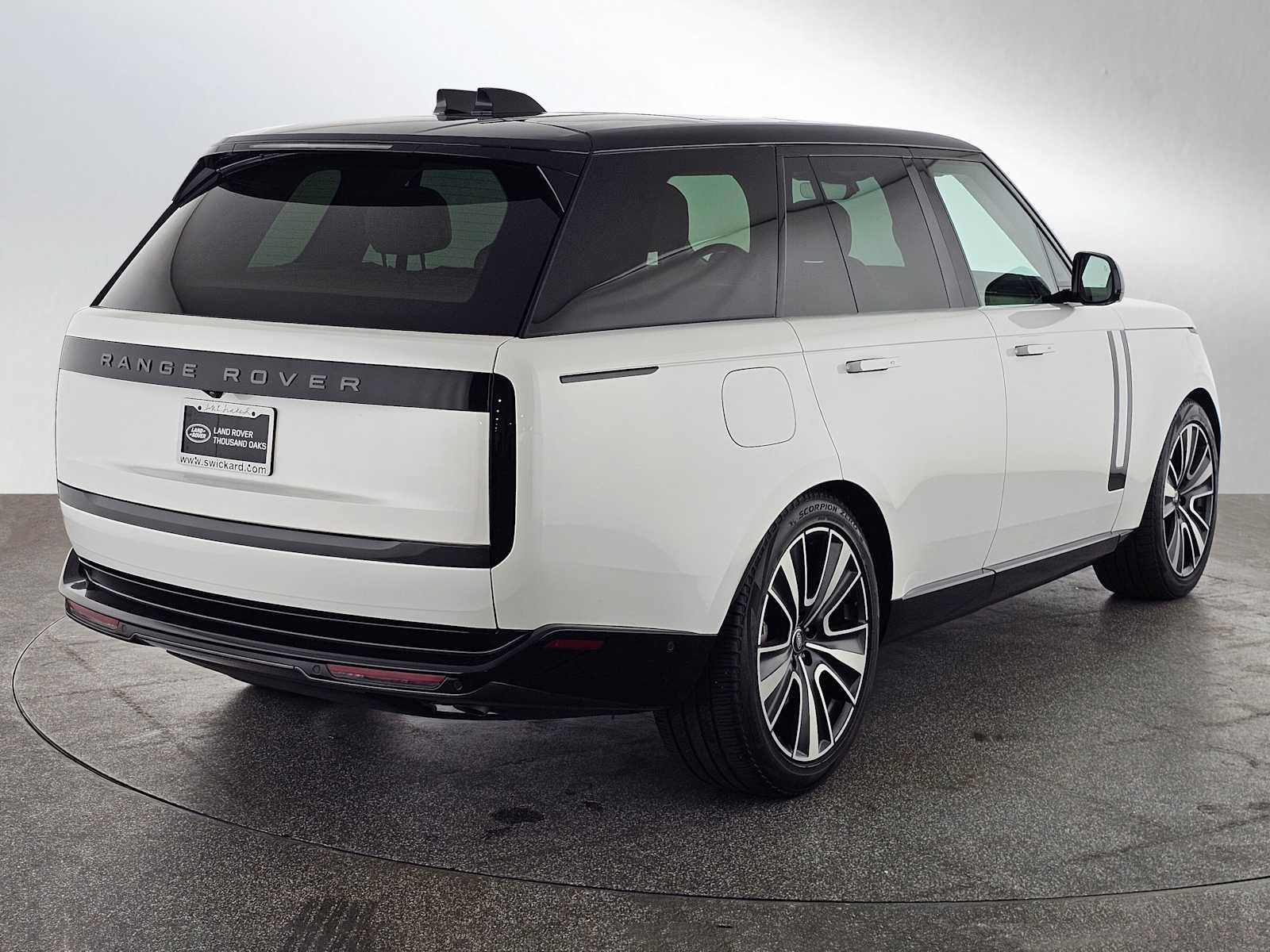 Used 2024 Land Rover Range Rover SE AWD/4WD image 5