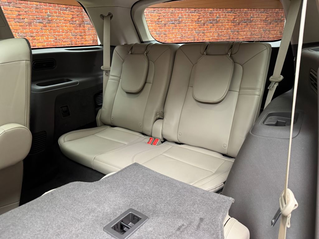 Used 2023 Lincoln Aviator AWD w/ Premium Package image 4