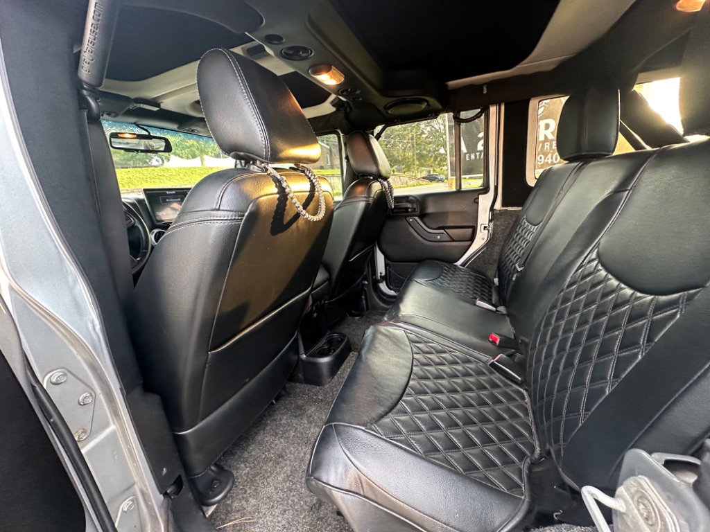 Used 2014 Jeep Wrangler Unlimited Sahara w/ Max Tow Package AWD/4WD image 7
