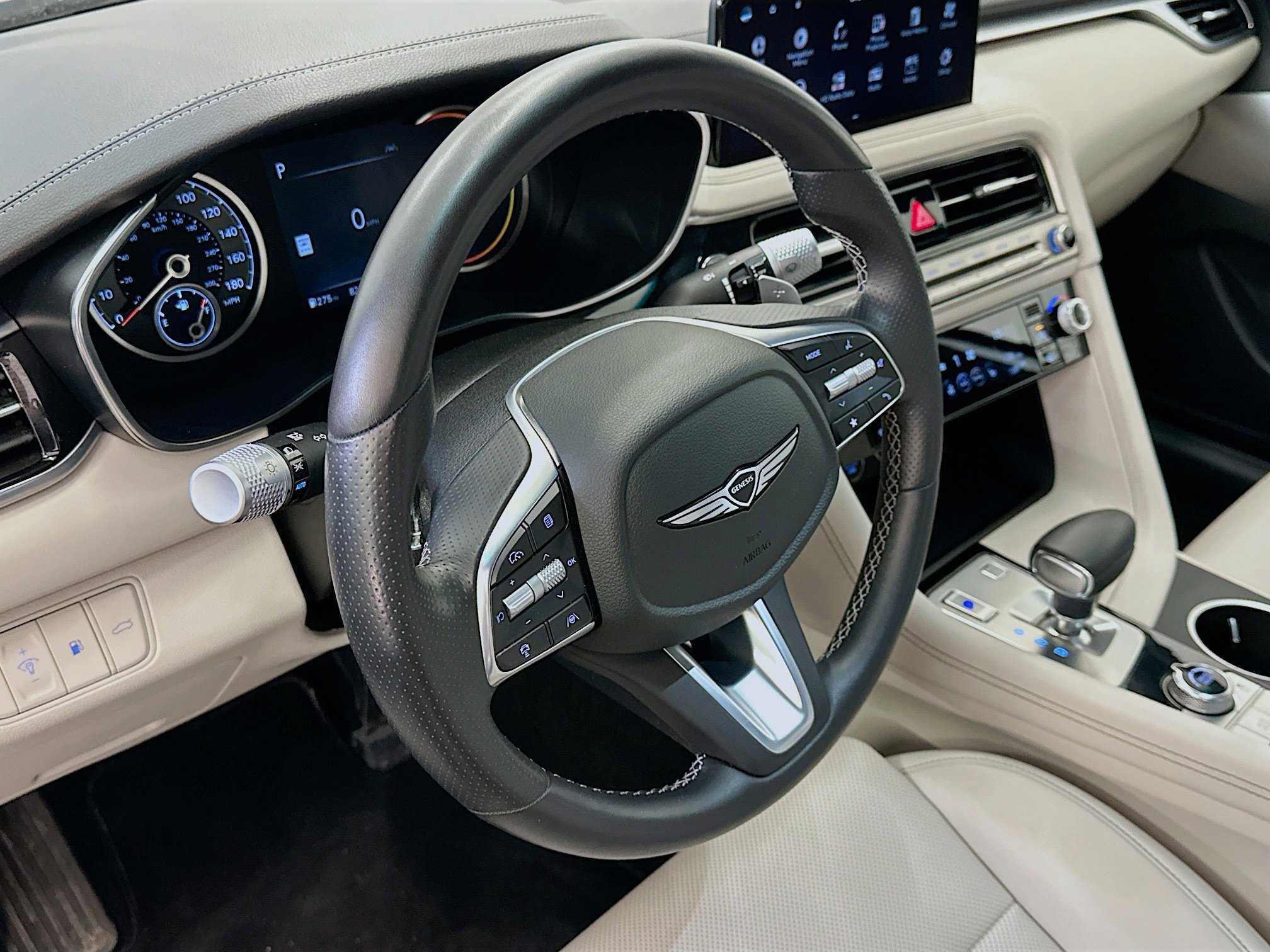 Used 2025 Genesis G70 2.5T image 18