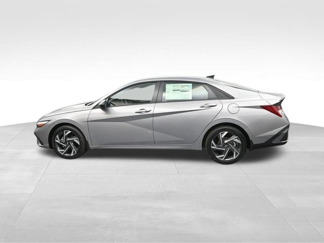 Used 2025 Hyundai Elantra SEL FWD image 6