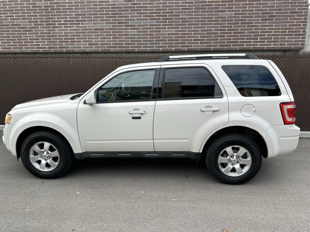 Used 2009 Ford Escape Limited image 4