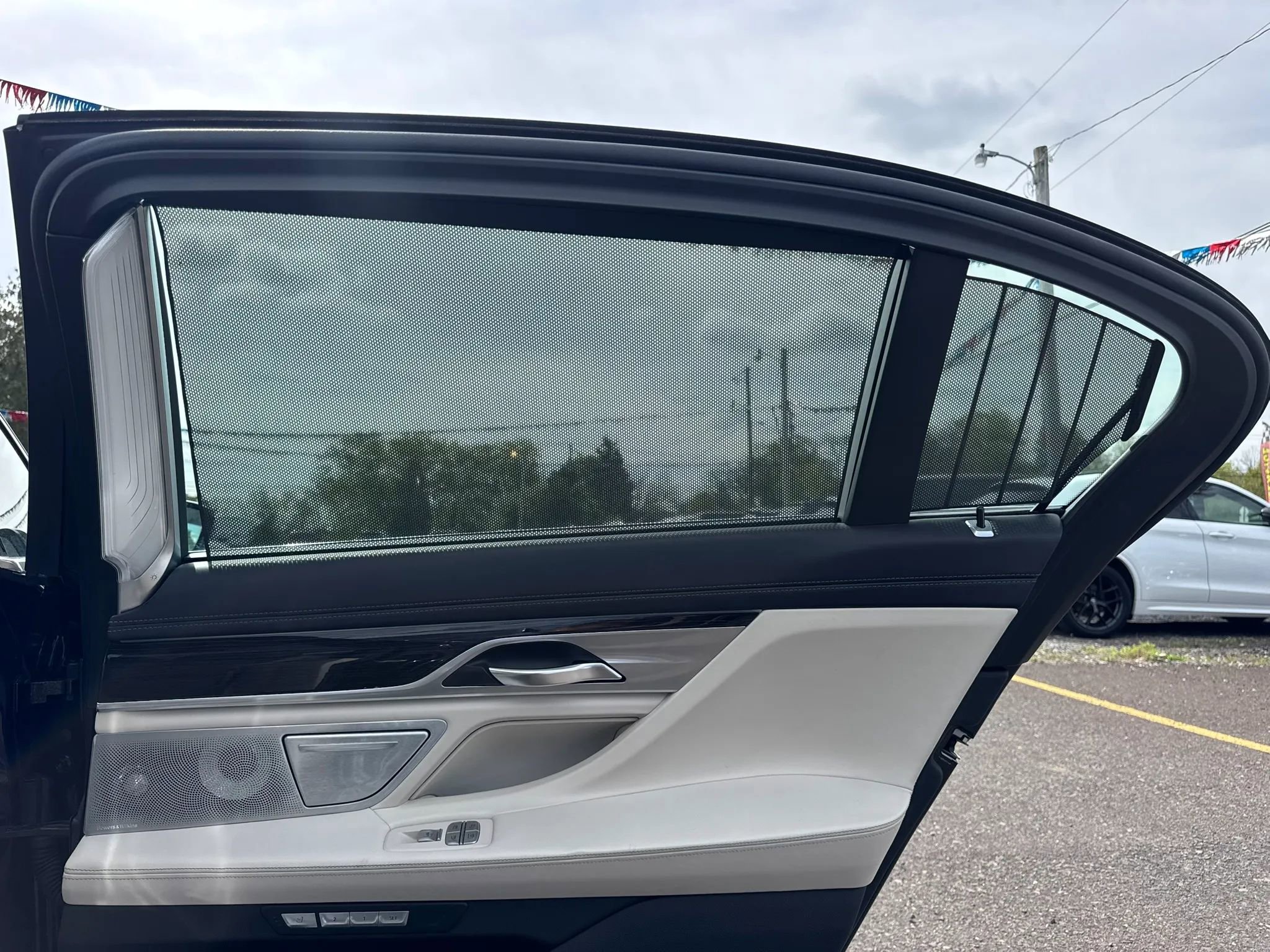 Used 2016 BMW 750i RWD image 21