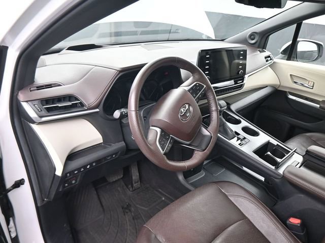 Used 2024 Toyota Sienna Platinum image 16