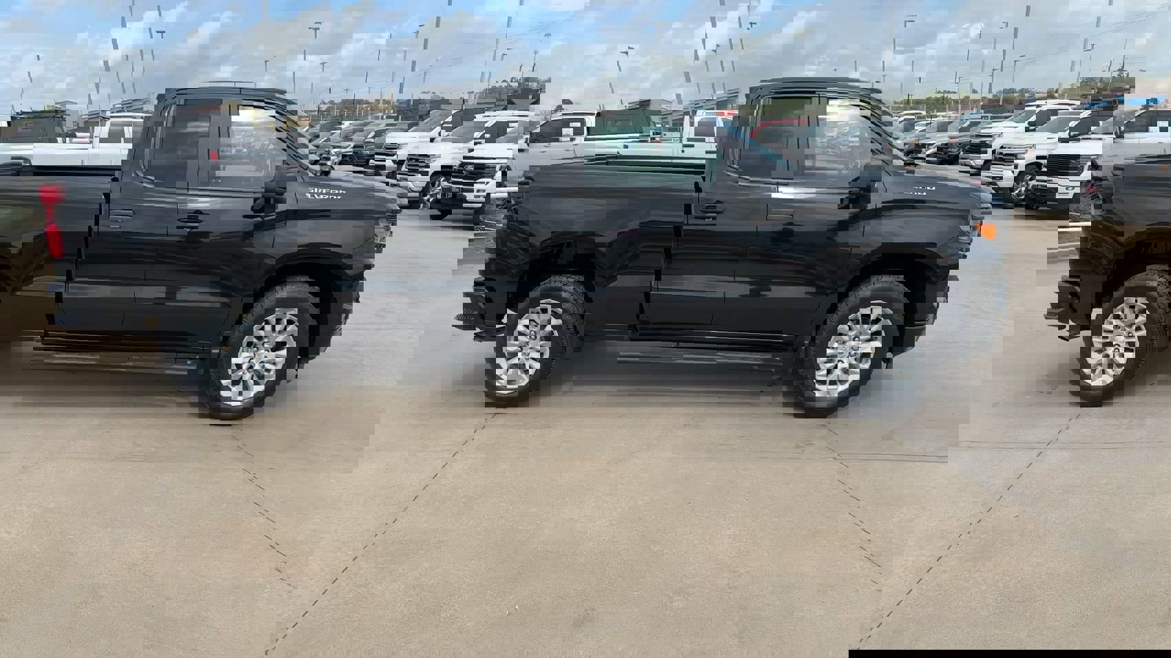 Certified 2025 Chevrolet Silverado 1500 Custom image 2