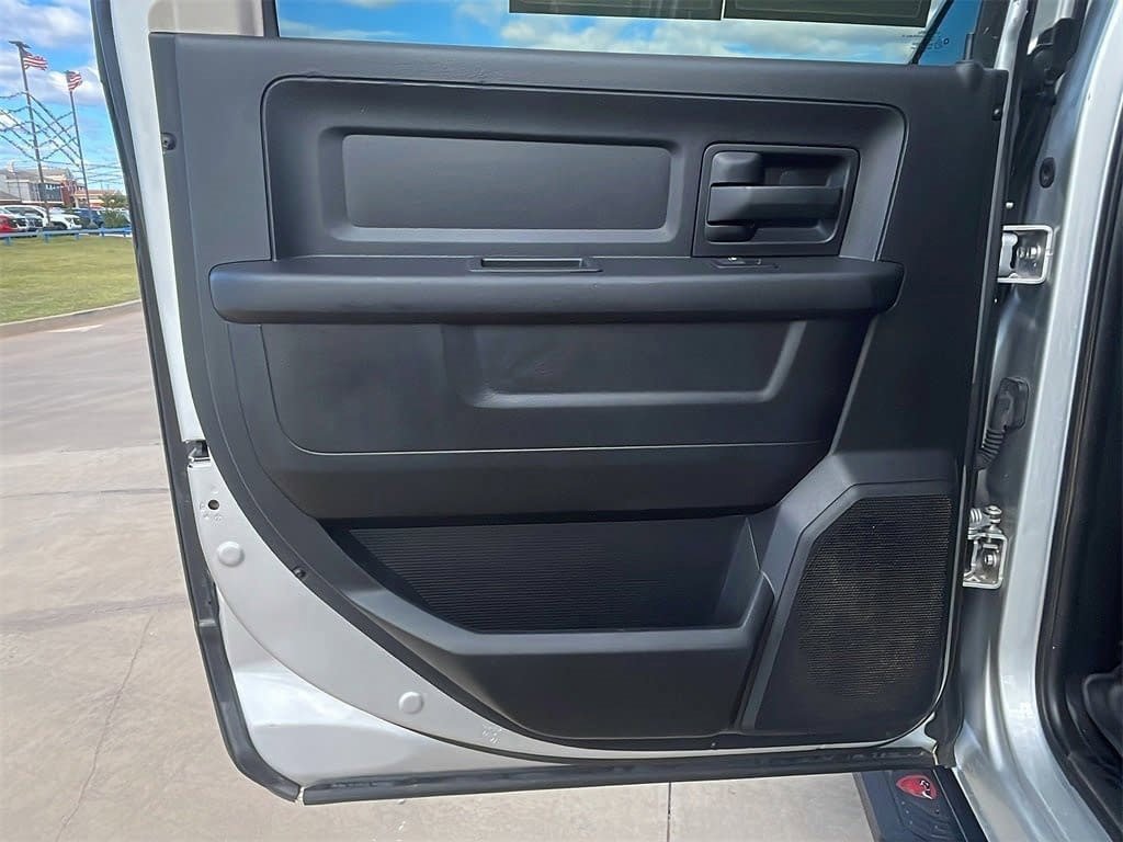 Used 2016 RAM 2500 Tradesman w/ Chrome Appearance Group image 15