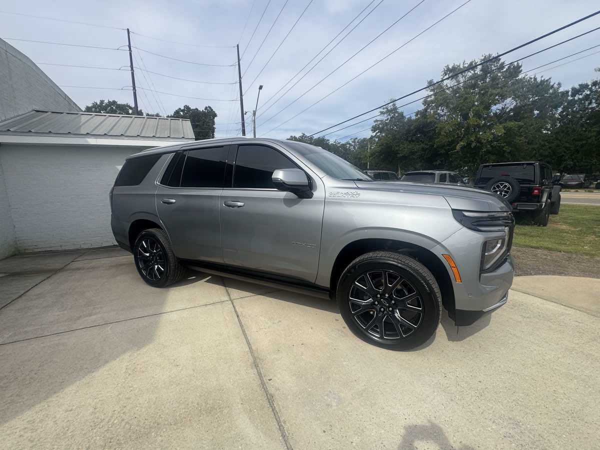 Used 2026 Chevrolet Tahoe High Country AWD/4WD image 4
