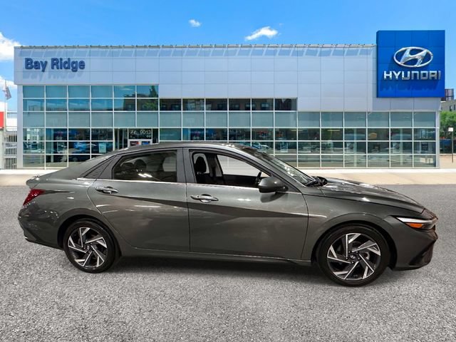 Used 2025 Hyundai Elantra SEL FWD image 2