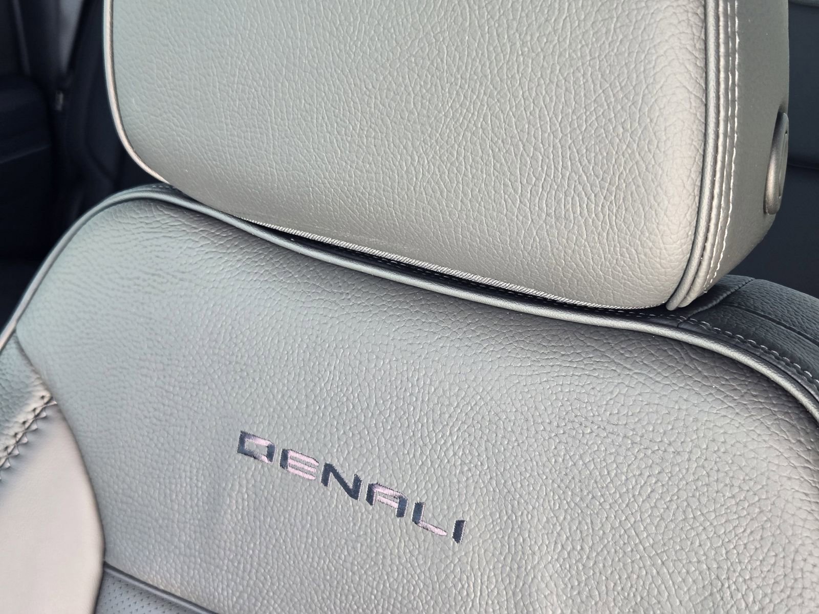 New 2026 GMC Sierra 1500 Denali w/ Denali Reserve Package image 17