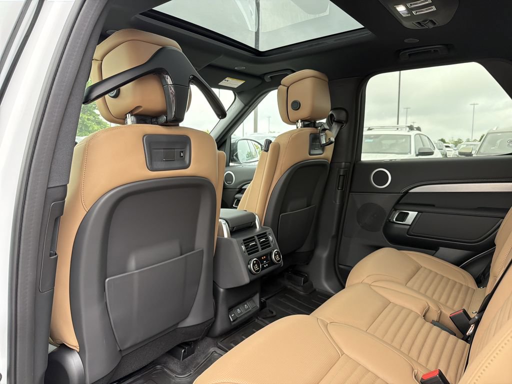 New 2026 Land Rover Discovery Limited Edition AWD/4WD image 12