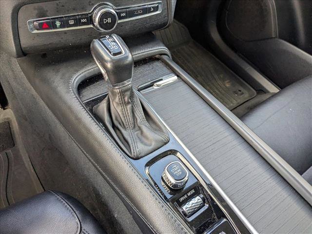 Used 2020 Volvo XC90 T5 Momentum w/ Protection Package Premier image 11