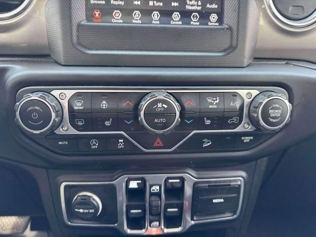 Used 2018 Jeep Wrangler Unlimited Sahara image 31