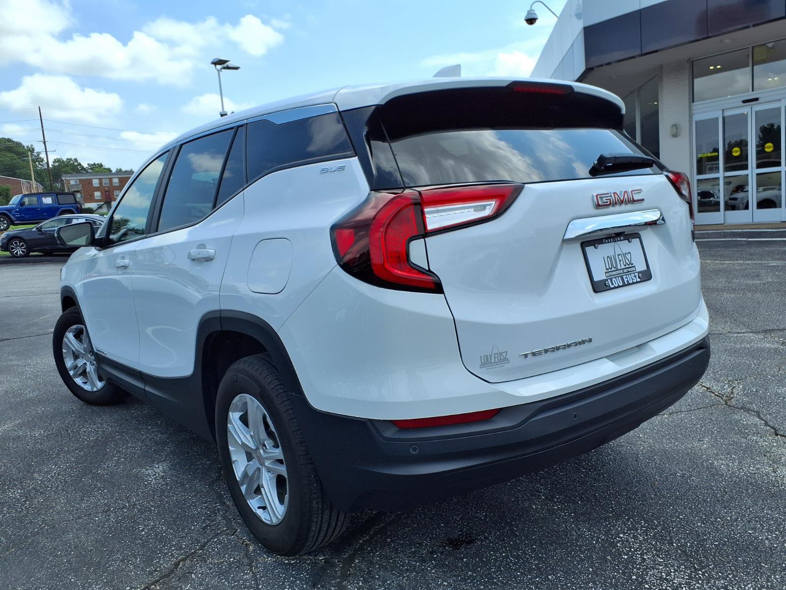 Used 2024 GMC Terrain SLE FWD image 31