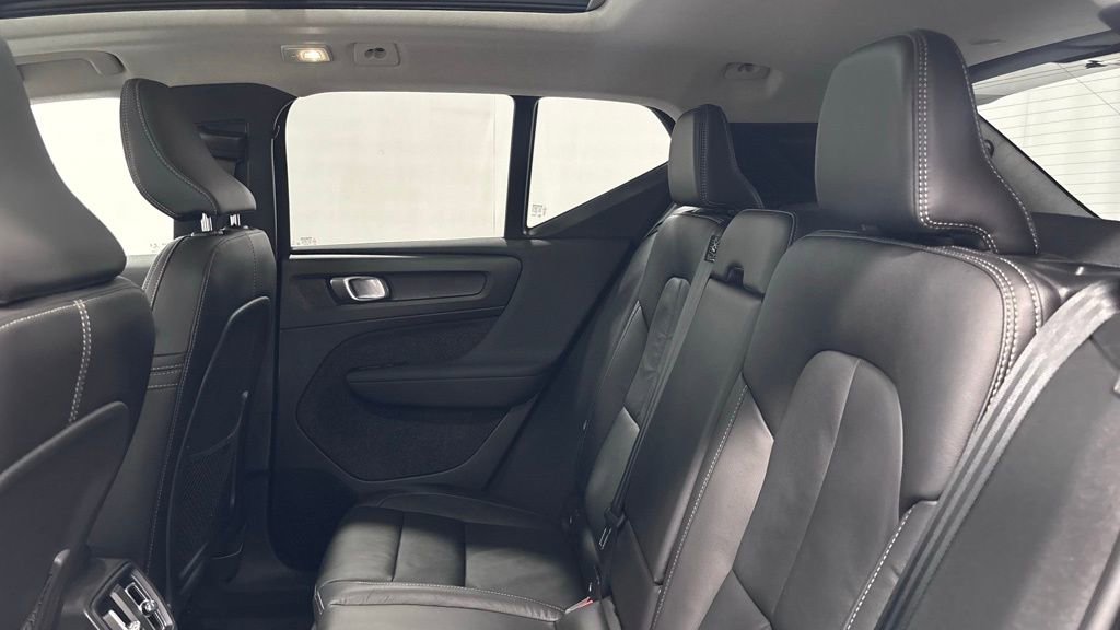 Certified 2023 Volvo XC40 B5 Plus w/ Protection Package Premier image 21