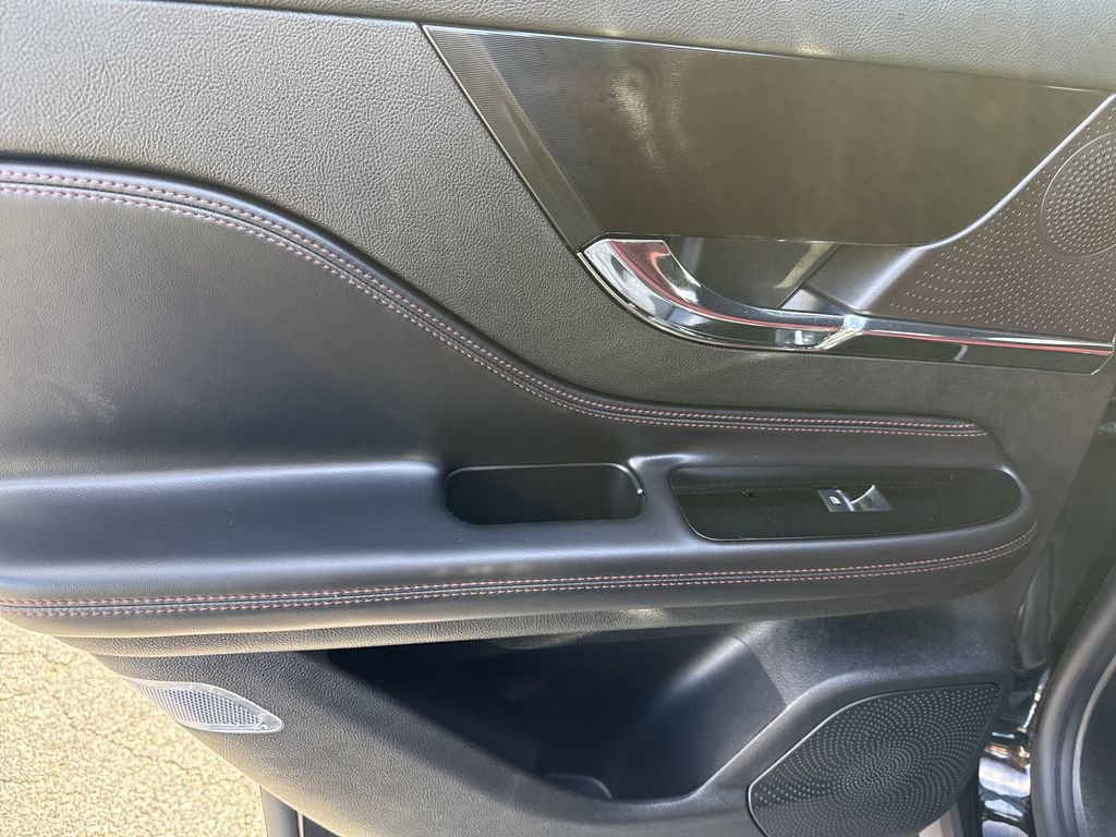 Used 2025 Lincoln Corsair Reserve image 21