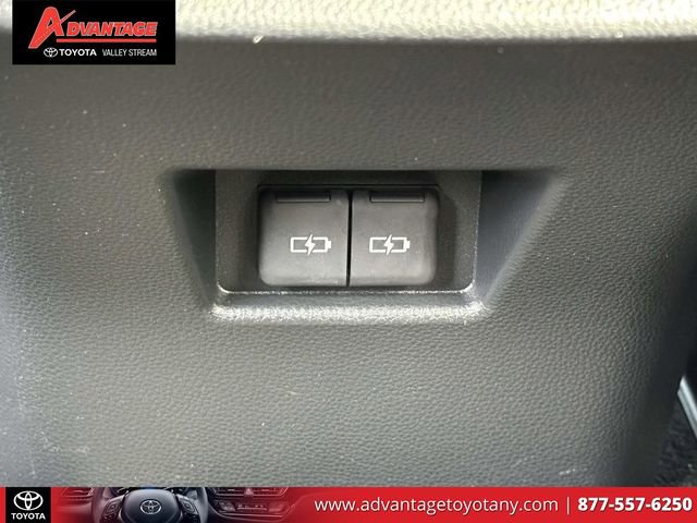Certified 2023 Toyota Venza XLE AWD/4WD image 15