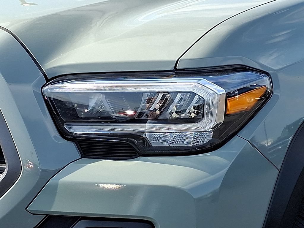 Used 2023 Toyota Tacoma TRD Off-Road w/ Technology Package AWD/4WD image 9