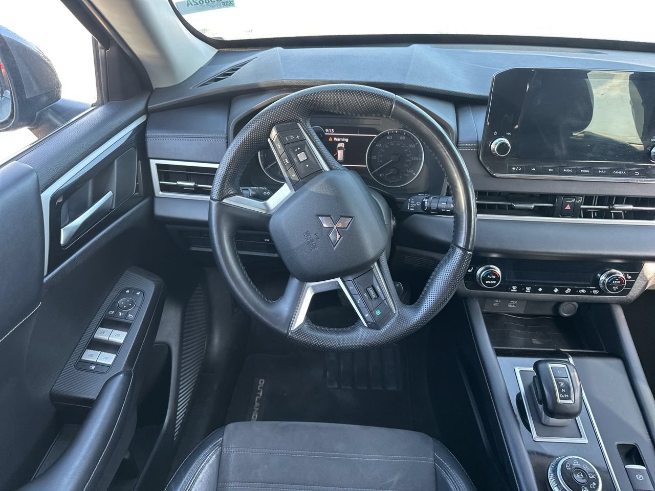 Used 2023 Mitsubishi Outlander SE AWD/4WD image 11