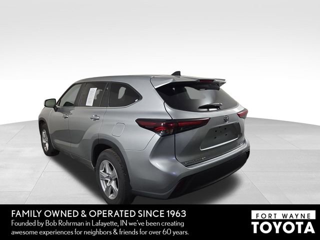 Used 2025 Toyota Highlander LE AWD/4WD image 9