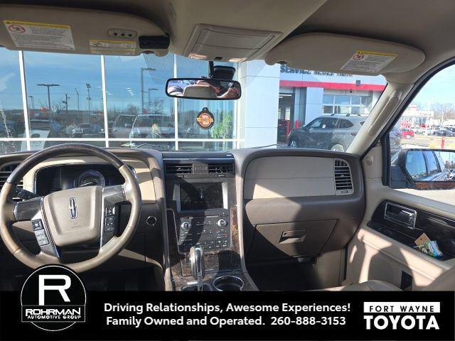 Used 2017 Lincoln Navigator Select image 11