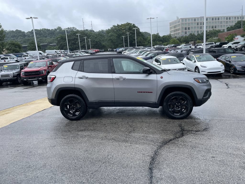 Used 2023 Jeep Compass Trailhawk AWD/4WD image 7