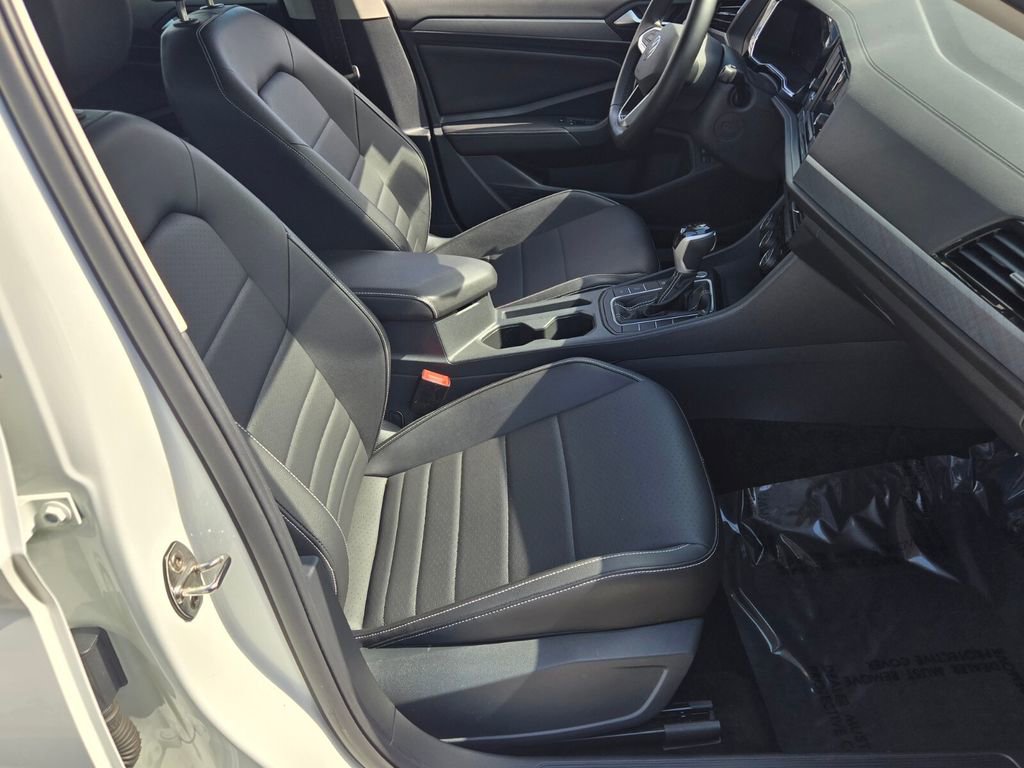Used 2023 Volkswagen Jetta SE image 17