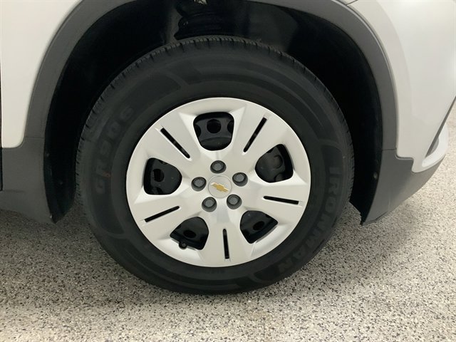 Used 2018 Chevrolet Trax LS w/ LPO, Cargo Package FWD image 12