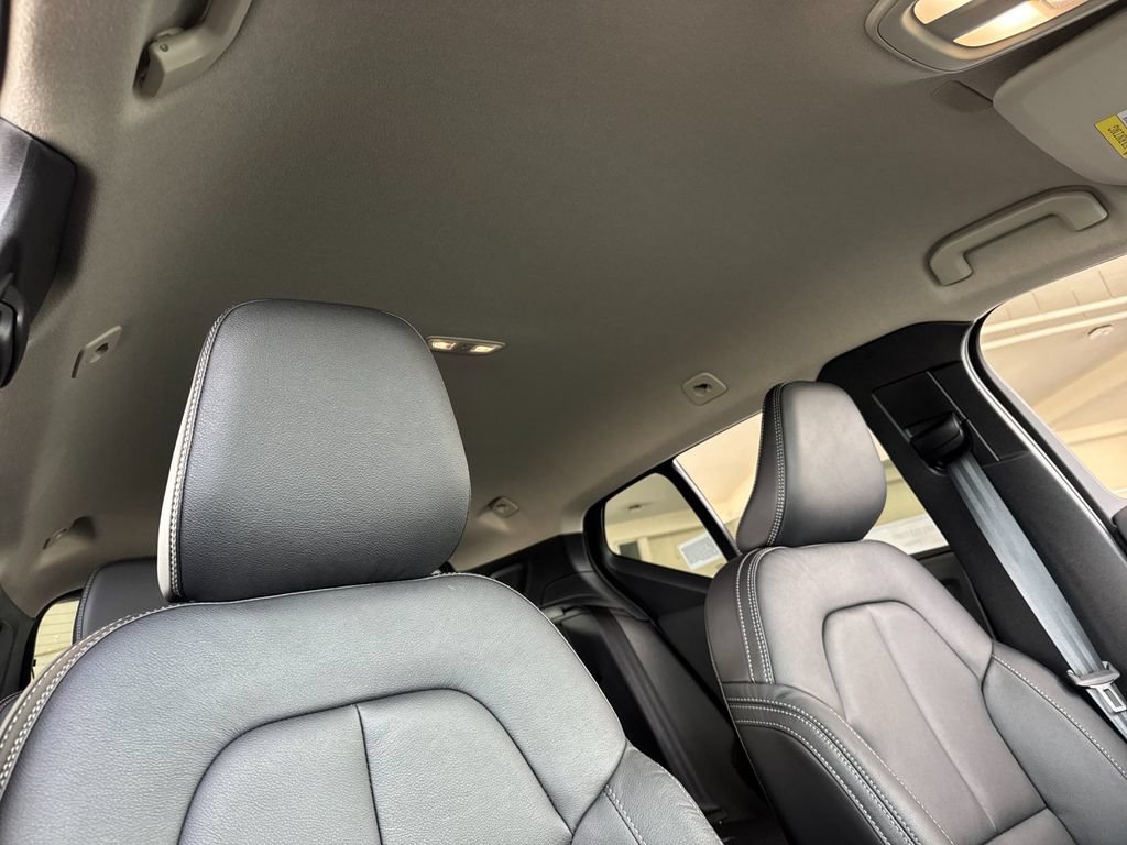 New 2026 Volvo XC40 B5 Core w/ Climate Package AWD/4WD image 16