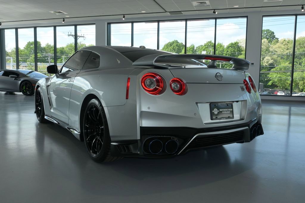 Used 2023 Nissan GT-R Premium w/ Floor Mat Package AWD/4WD image 5