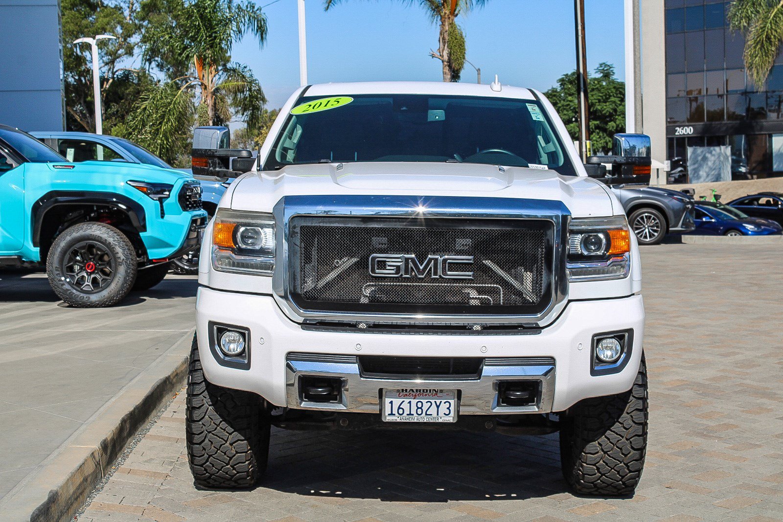 Used 2015 GMC Sierra 2500 Denali w/ Duramax Plus Package AWD/4WD image 2