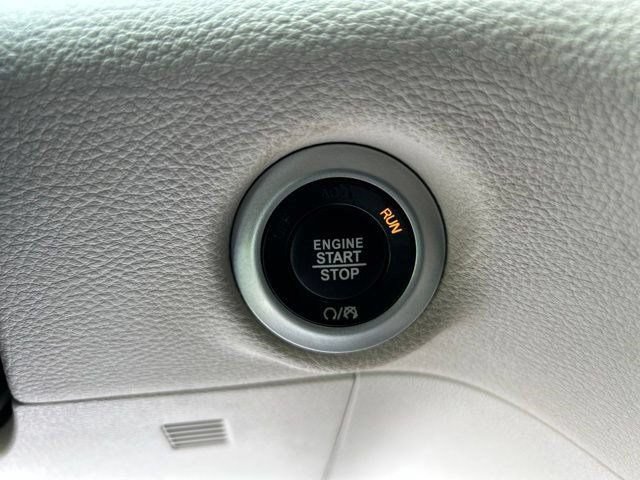 Used 2024 Chrysler Pacifica Limited FWD image 20